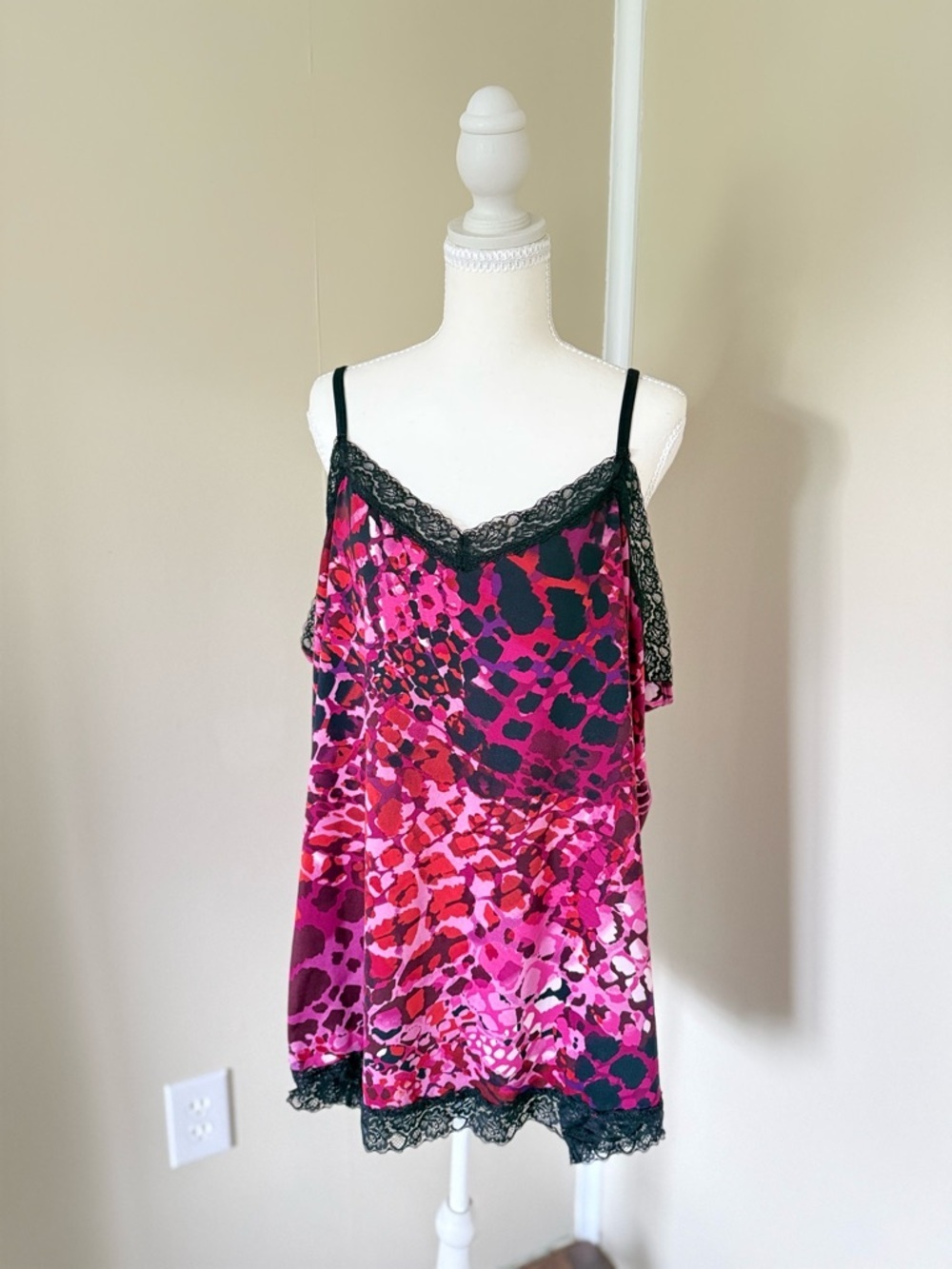 Vintage Y2K Fashion Bug Pink Print Satin Chemise with Black Lace Trim Size 2X